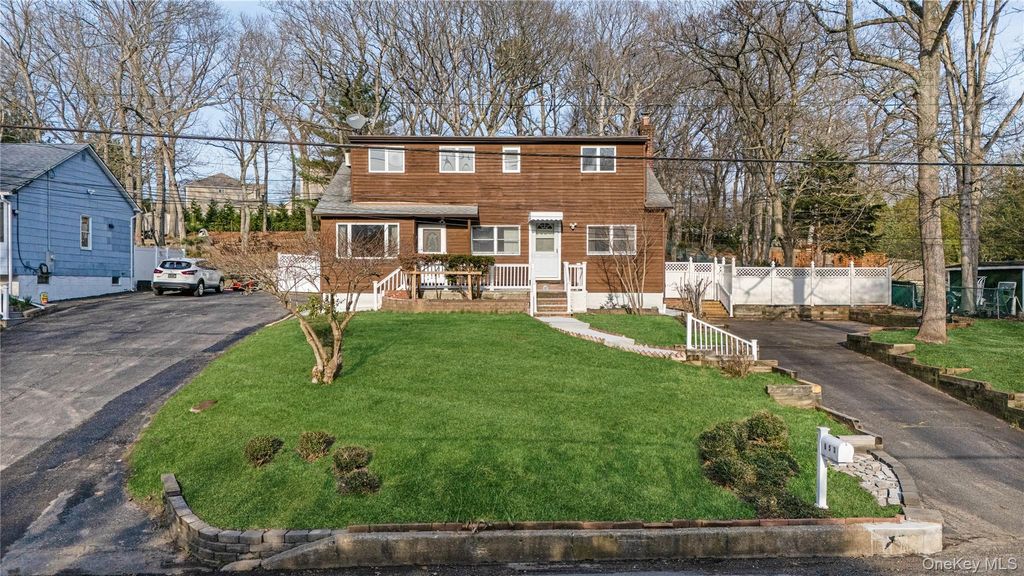 Photo of 653 Weadow Rd., Smithtown, NY 11787 (MLS # 980129)