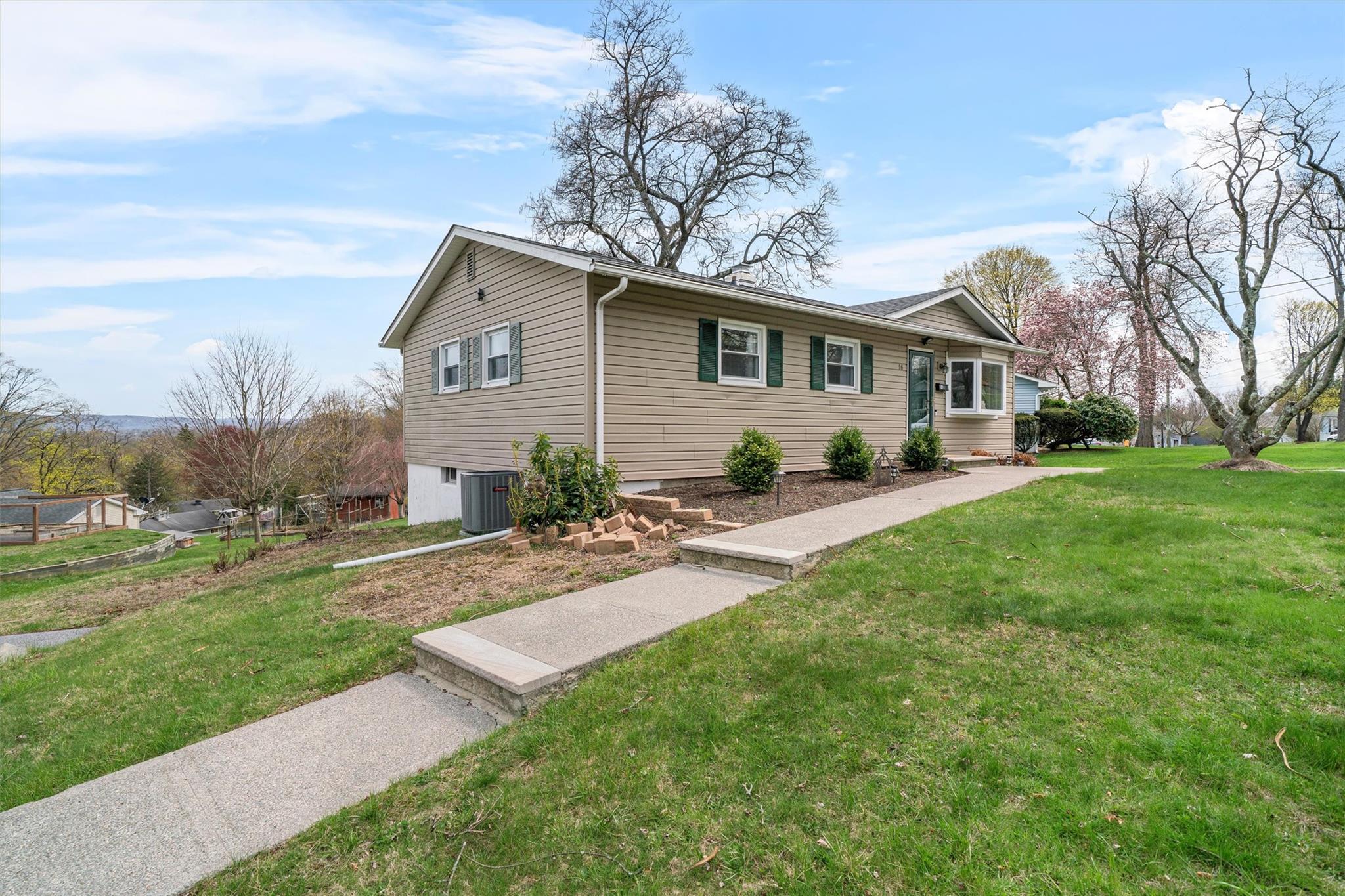 16 Cooper Drive, Monroe, New York image 4