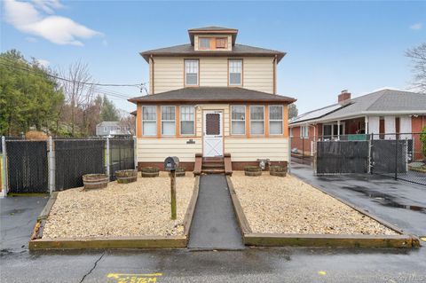 Homes For Sale - 40 E 24th Street<br/> Huntington Station, NY 11746