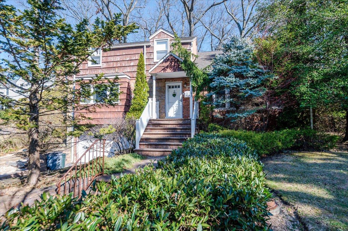 18 Bayberry Rdg Rdg, Roslyn, New York image 1