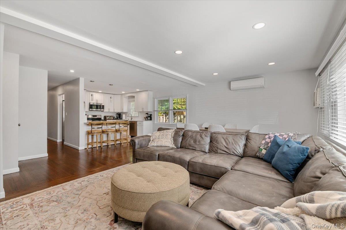 Long Beach, New York 11561, United States, 4 Bedrooms Bedrooms, ,3 BathroomsBathrooms,Residential,Active,197808