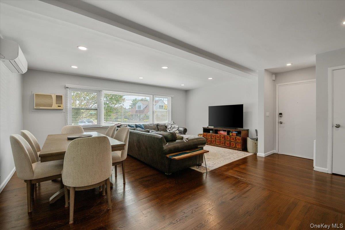 Long Beach, New York 11561, United States, 4 Bedrooms Bedrooms, ,3 BathroomsBathrooms,Residential,Active,197808