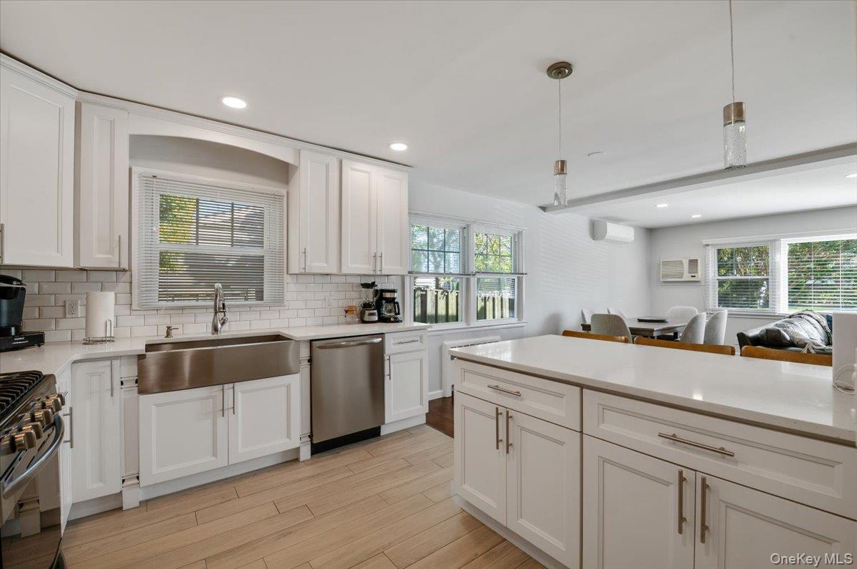 Long Beach, New York 11561, United States, 4 Bedrooms Bedrooms, ,3 BathroomsBathrooms,Residential,Active,197808