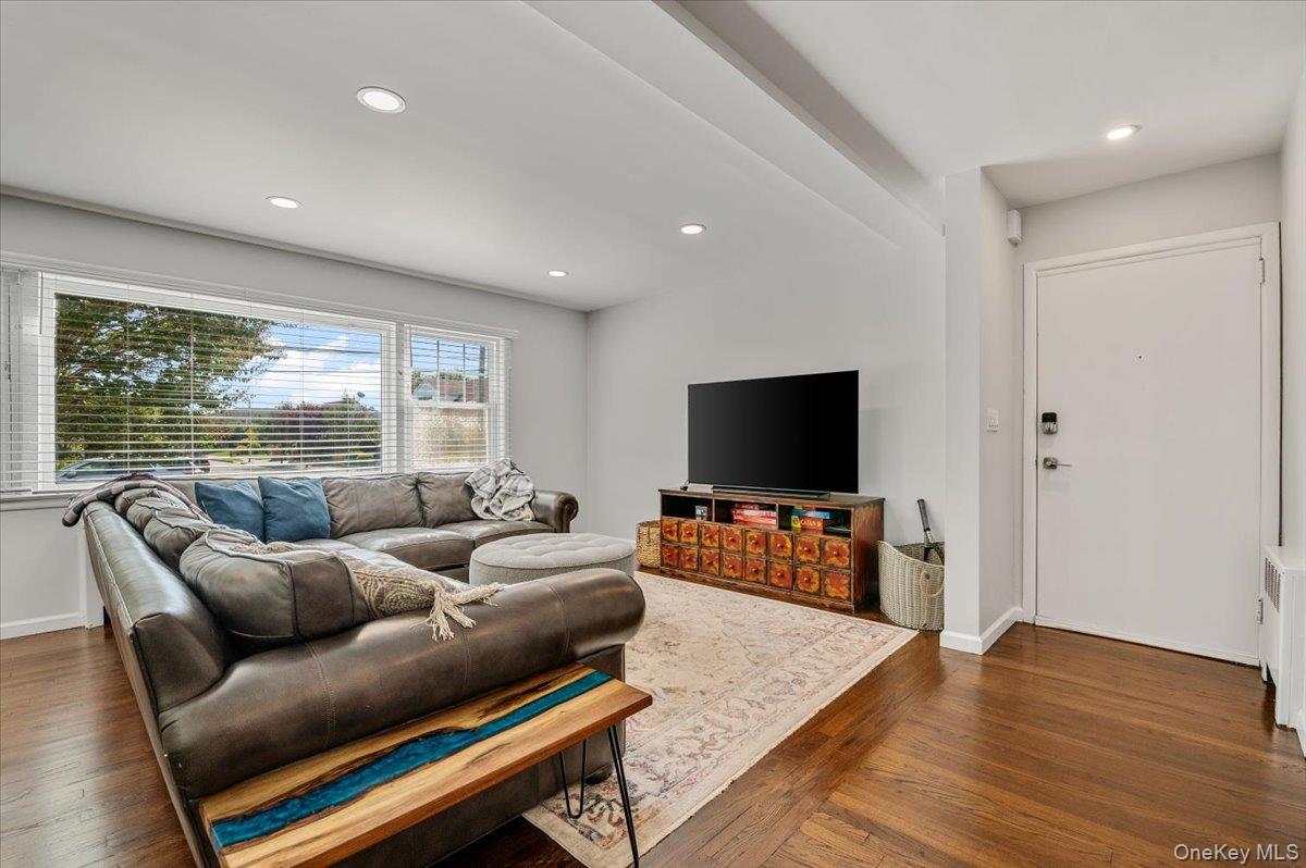 Long Beach, New York 11561, United States, 4 Bedrooms Bedrooms, ,3 BathroomsBathrooms,Residential,Active,197808