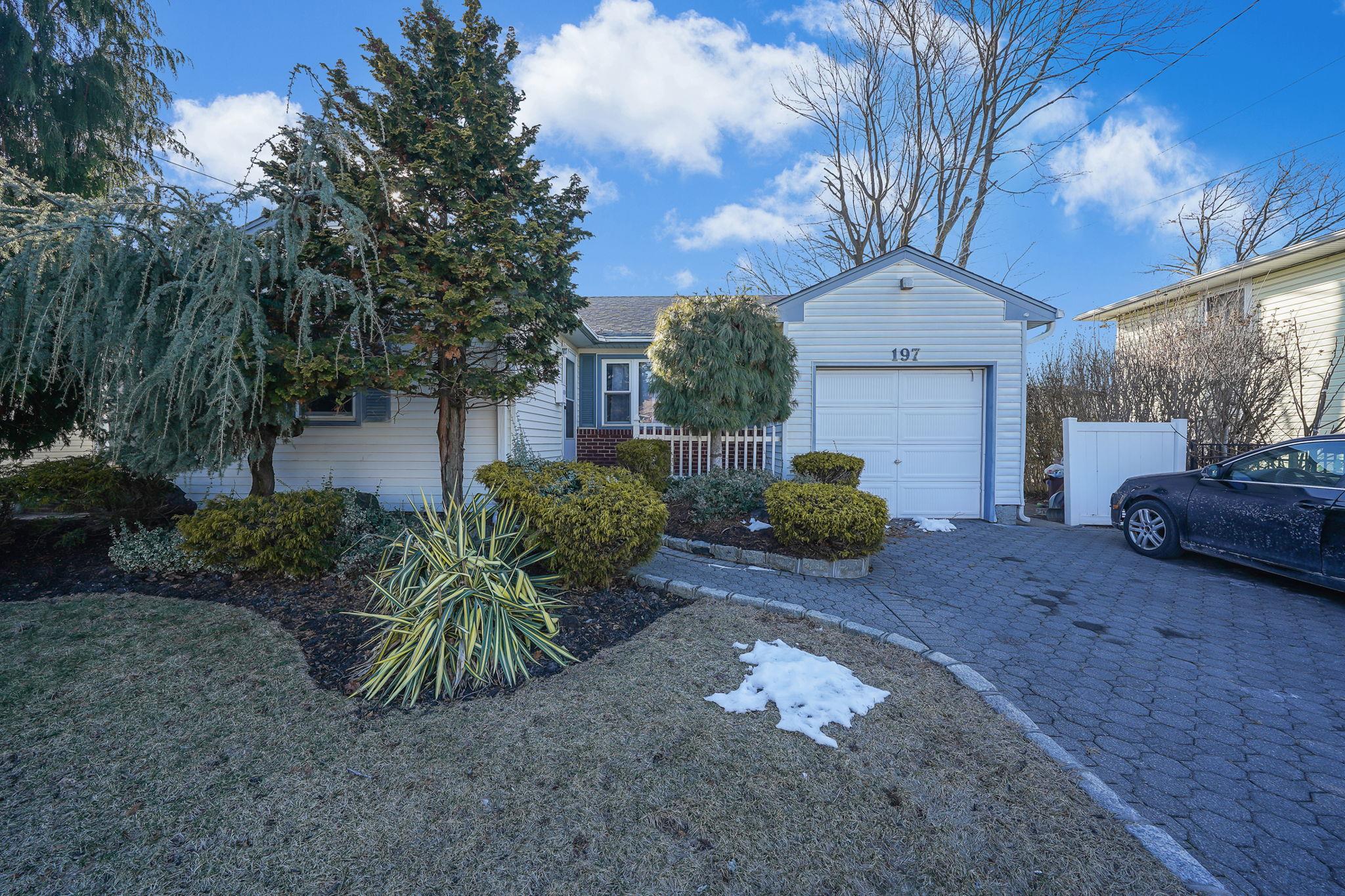 197 Rushmore Street, Westbury, New York image 4