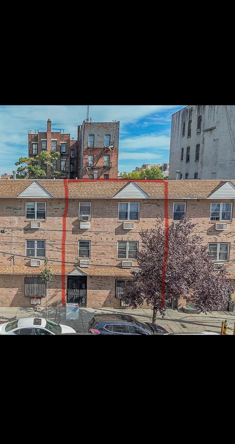 East 148th Street, Bronx, New York - 8 Bedrooms  
6 Bathrooms - 