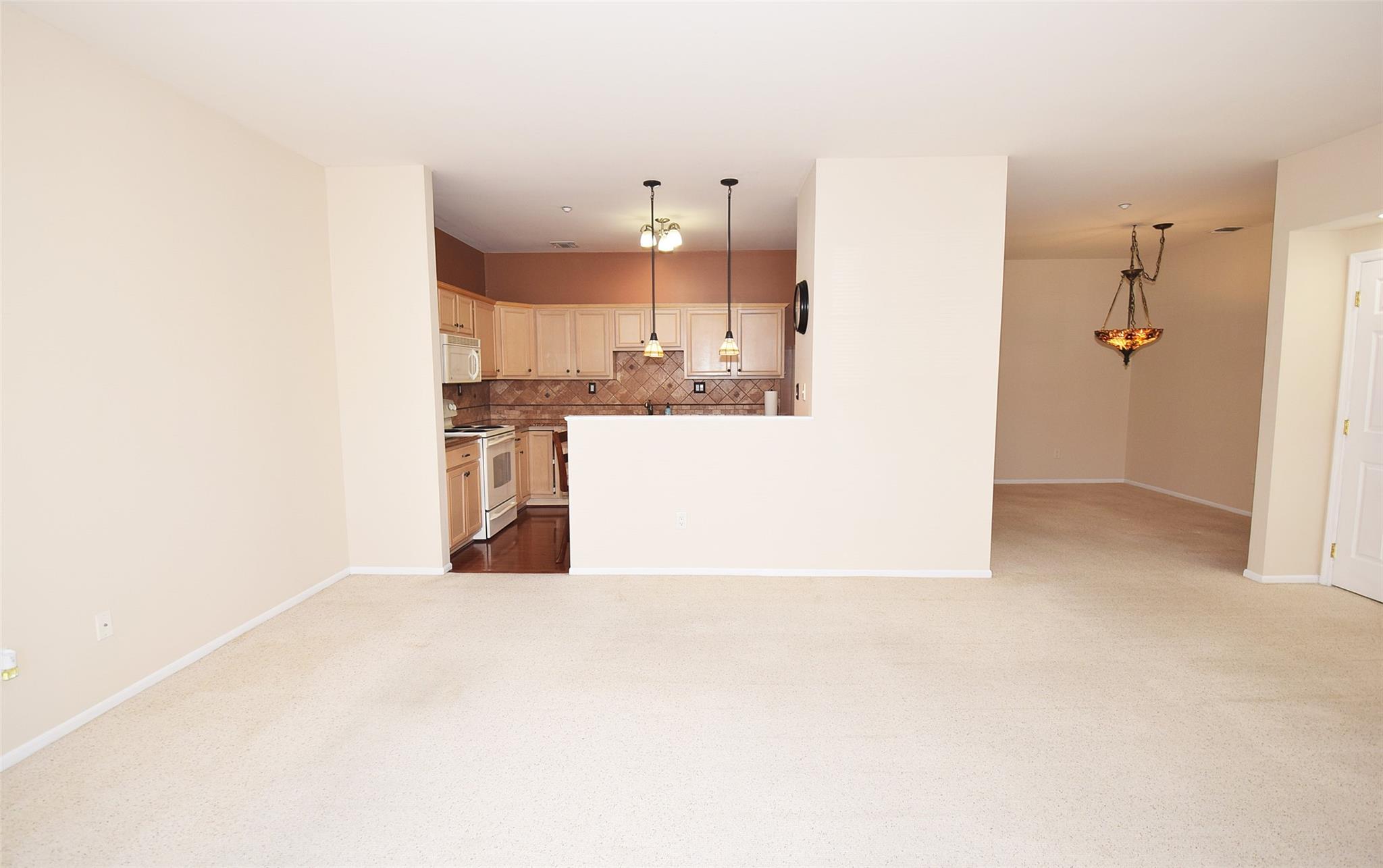 603 Narragansett Villas Dr Dr, Lindenhurst, New York image 10
