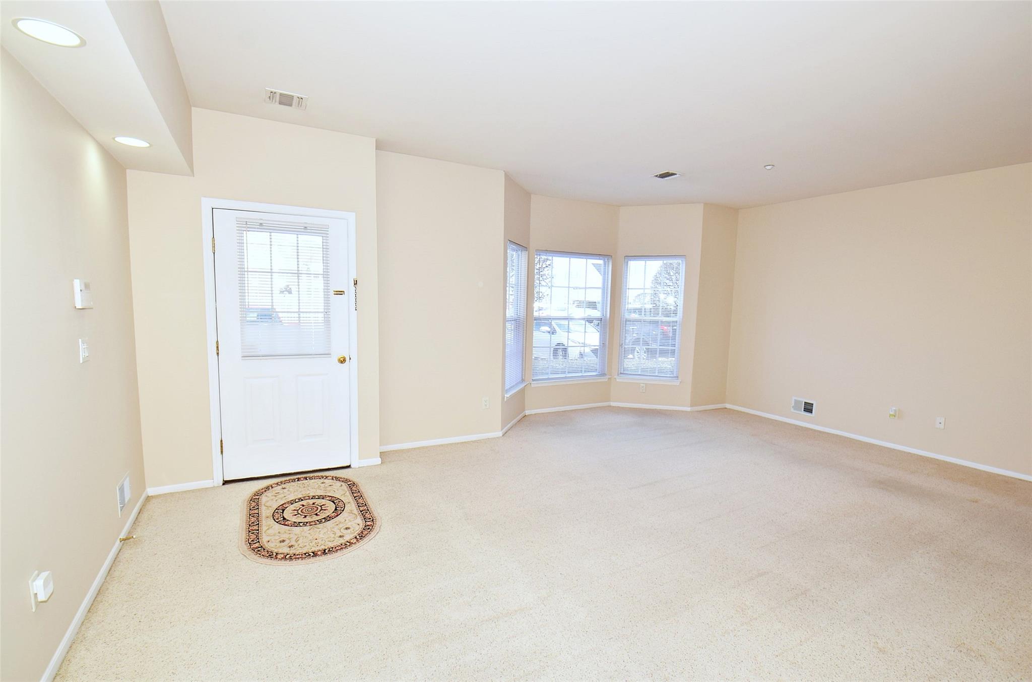 603 Narragansett Villas Dr Dr, Lindenhurst, New York image 8