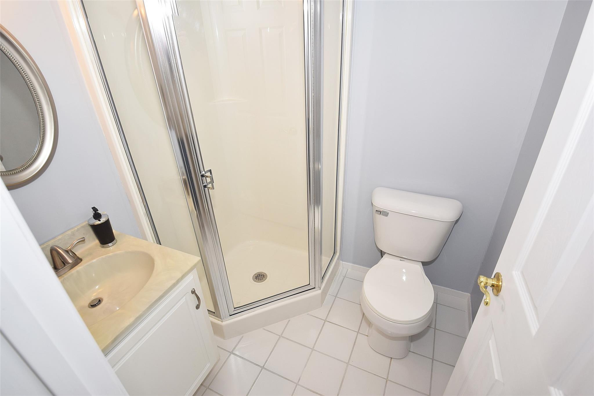 603 Narragansett Villas Dr Dr, Lindenhurst, New York image 12