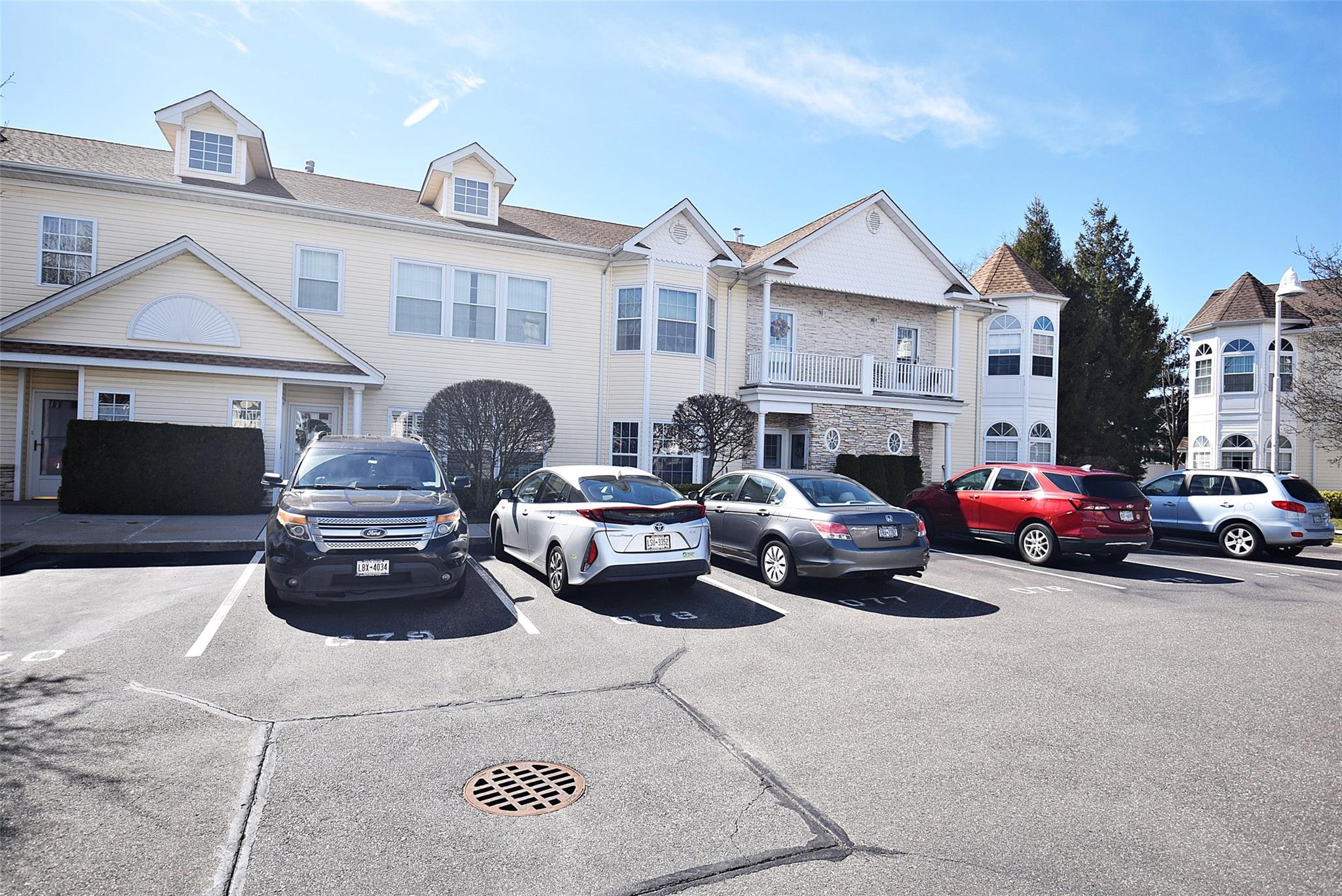 603 Narragansett Villas Dr Dr, Lindenhurst, New York image 1