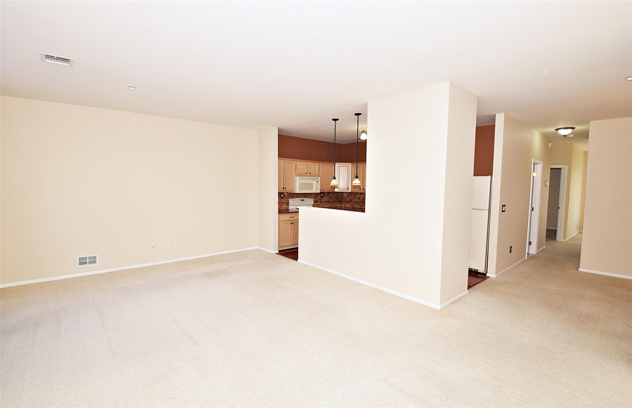 603 Narragansett Villas Dr Dr, Lindenhurst, New York image 7