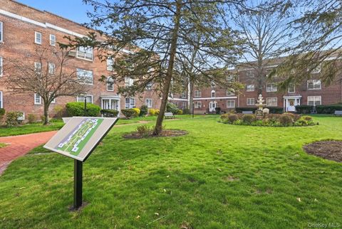 221 Middle Neck F6 Great Neck NY 11021