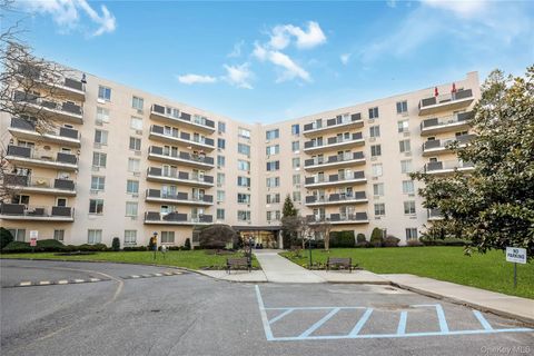 Condo For Sale - 135 Post Avenue #1O<br/> Westbury, NY 11590