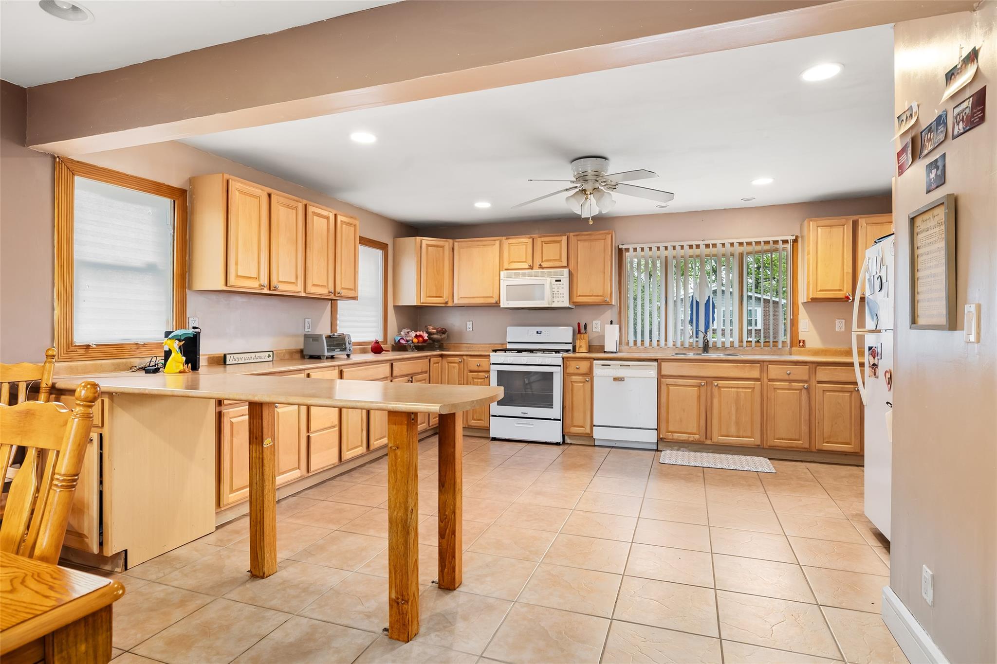 484 N Fulton Avenue, Lindenhurst, New York image 7