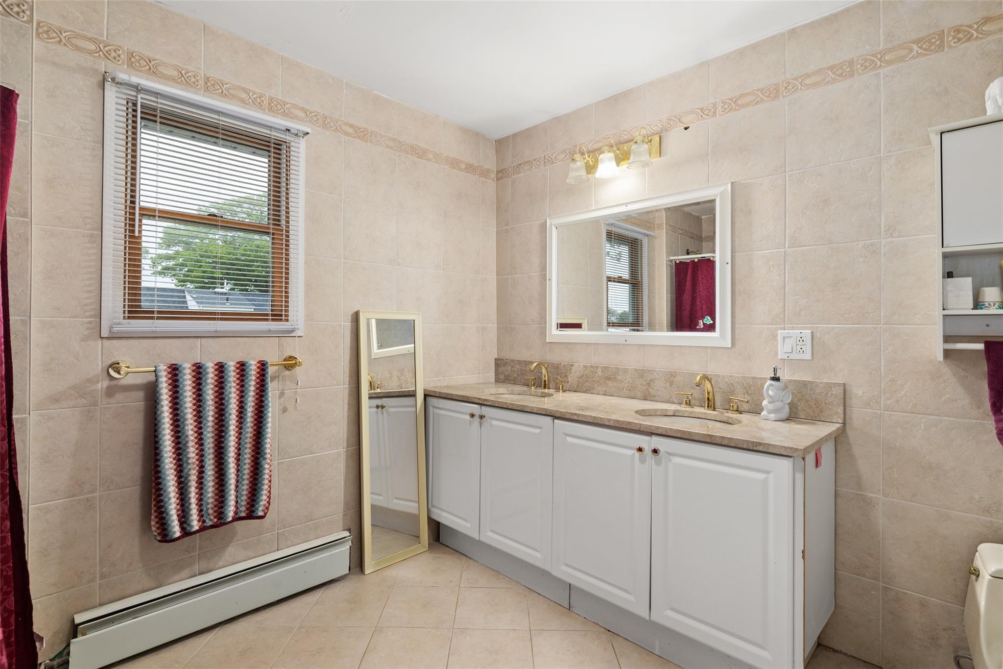 484 N Fulton Avenue, Lindenhurst, New York image 14