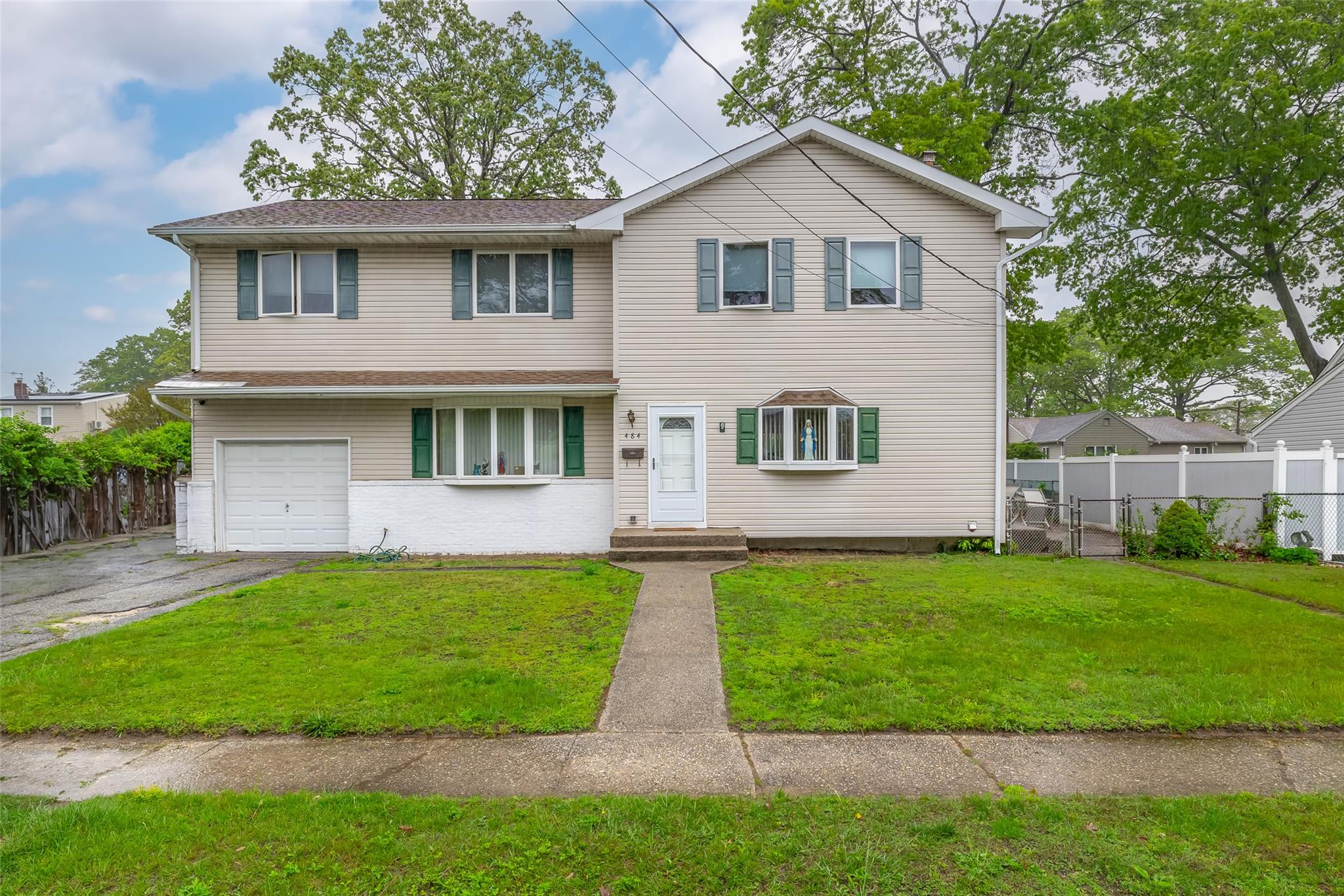 484 N Fulton Avenue, Lindenhurst, New York image 1