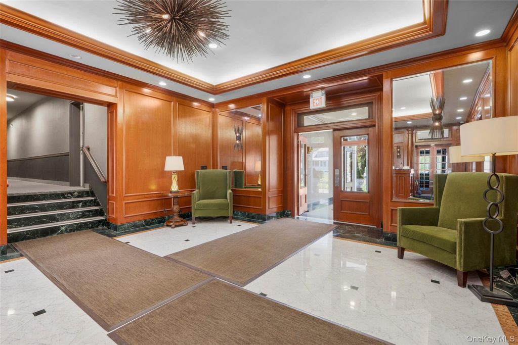 Photo of 101 Old Mamaroneck Road #1B1B, White Plains, NY 10605 (MLS # 995410)