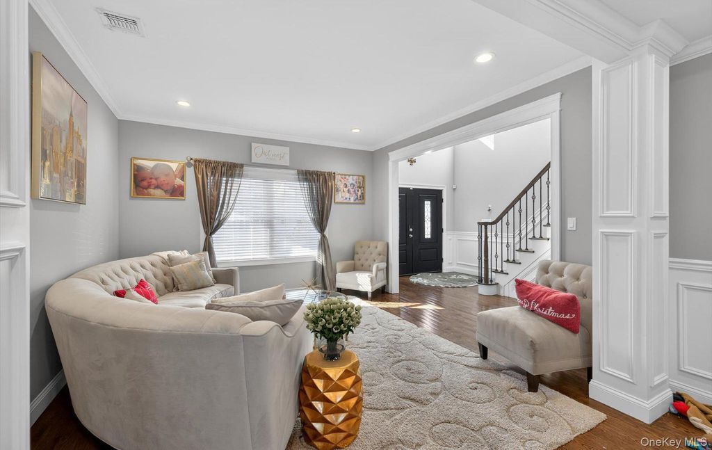 Photo of 805 Pine Place, Bellmore, NY 11710 (MLS # 950237)