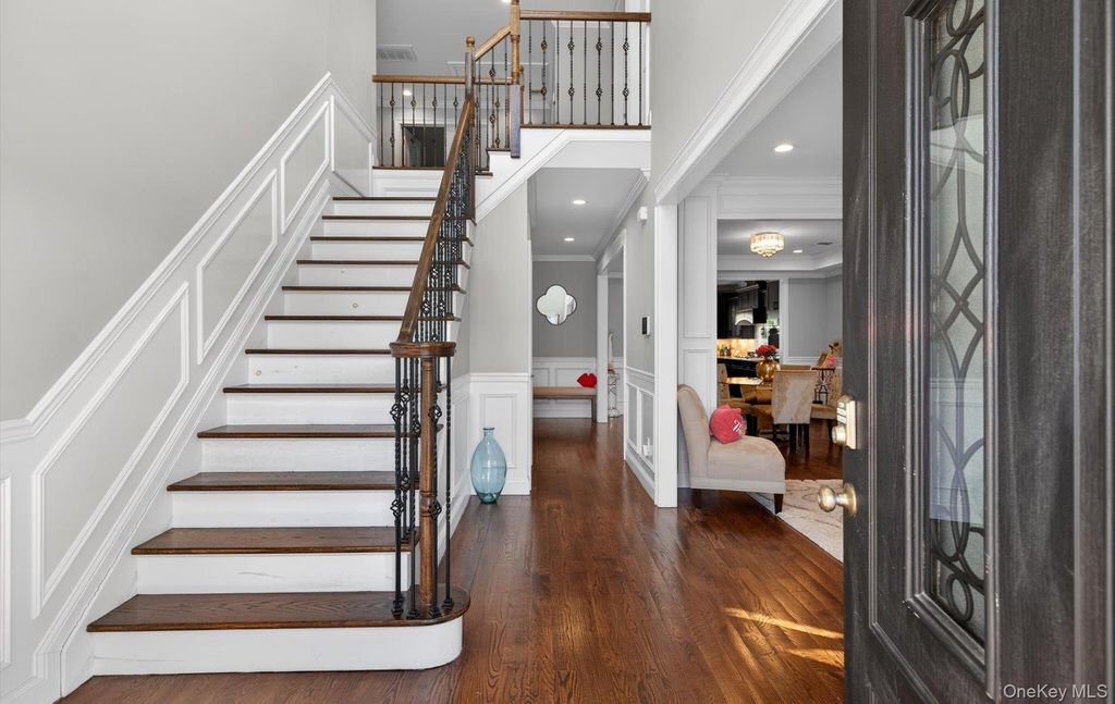 Photo of 805 Pine Place, Bellmore, NY 11710 (MLS # 950237)