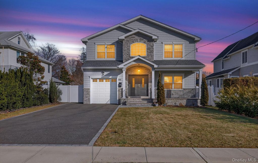 Photo of 805 Pine Place, Bellmore, NY 11710 (MLS # 950237)