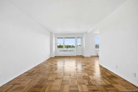 Homes For Sale - 1853 Central Park Avenue Ave #5J<br/> Yonkers, NY 10710