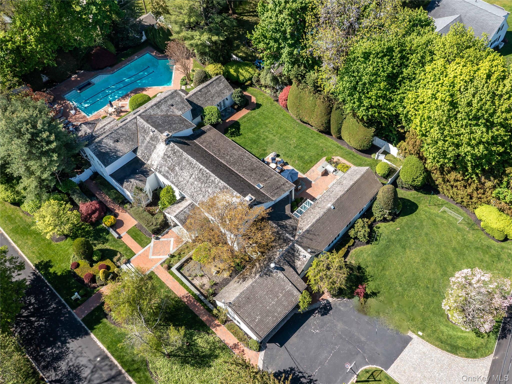 2 Aspen Place