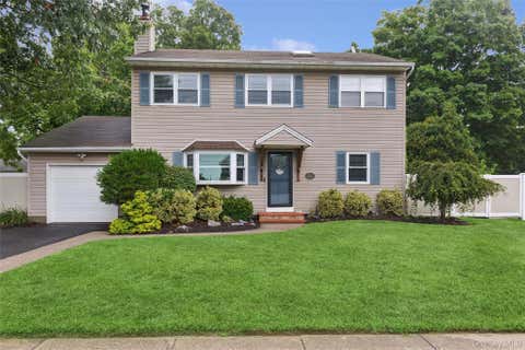Homes For Sale - 25 N Ocean Avenue<br/> Center Moriches, NY 11934