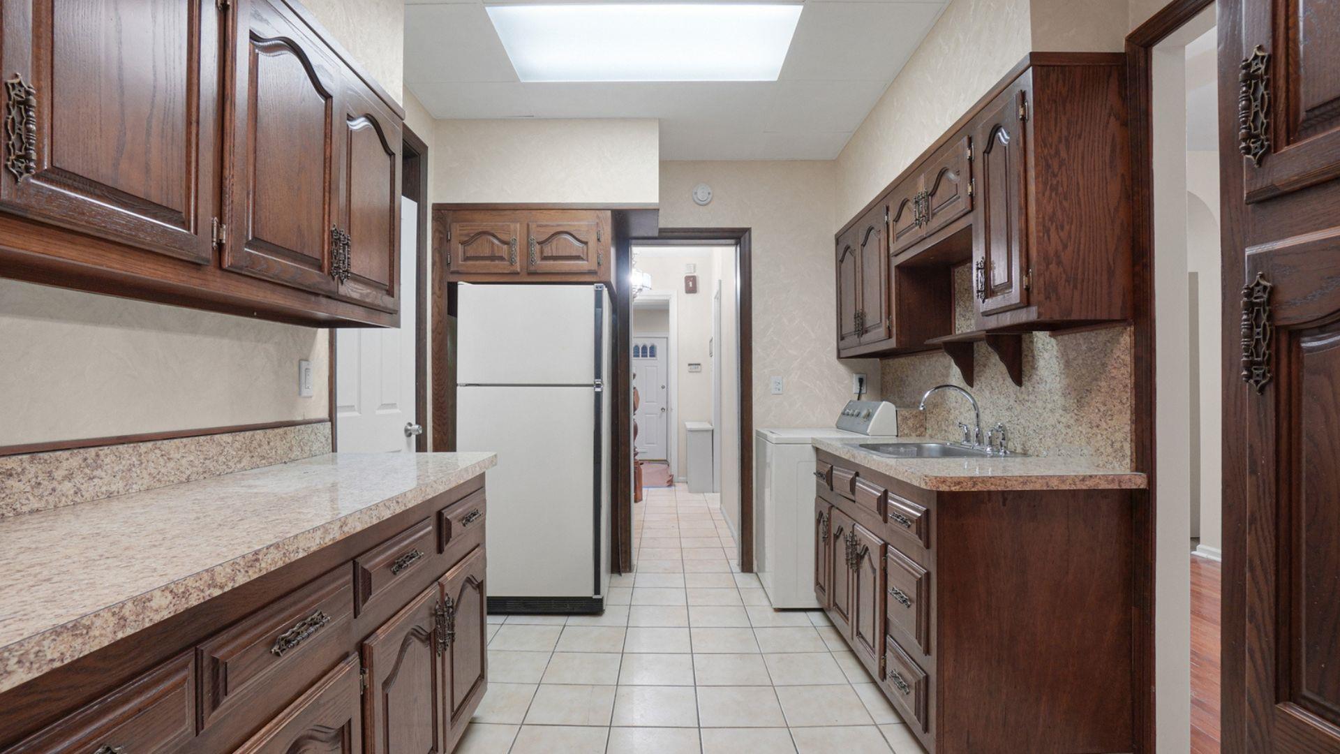 868 Morris Park Avenue, Bronx, New York image 10