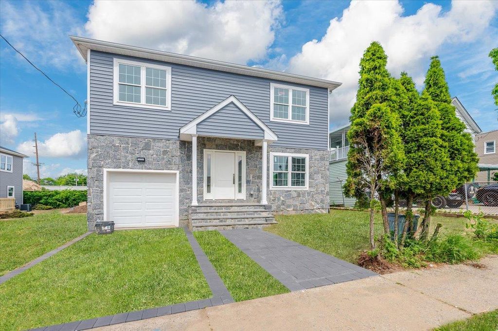 Photo of 344 Bayview Avenue, Inwood, NY 11096 (MLS # 876522)