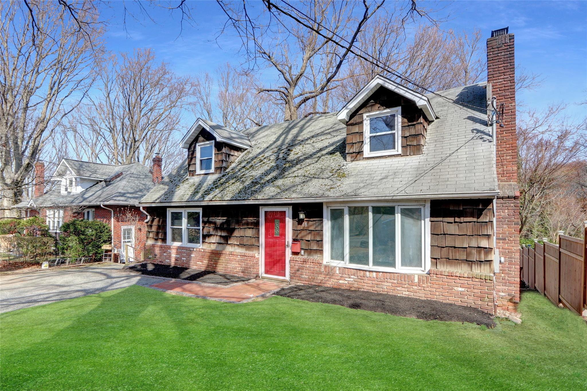18 Maple Place, Huntington, New York image 2