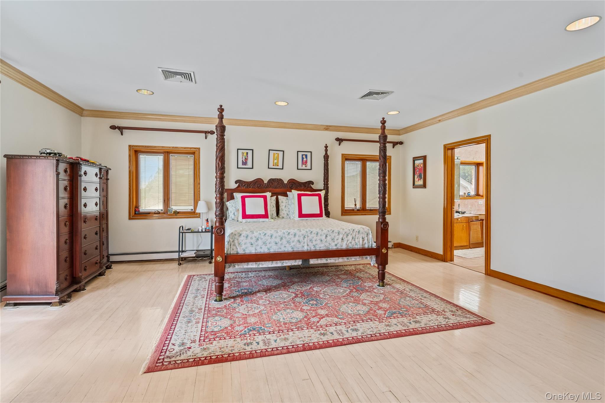 New York, New York 11357, United States, 6 Bedrooms Bedrooms, ,7 BathroomsBathrooms,Residential,Active,8232