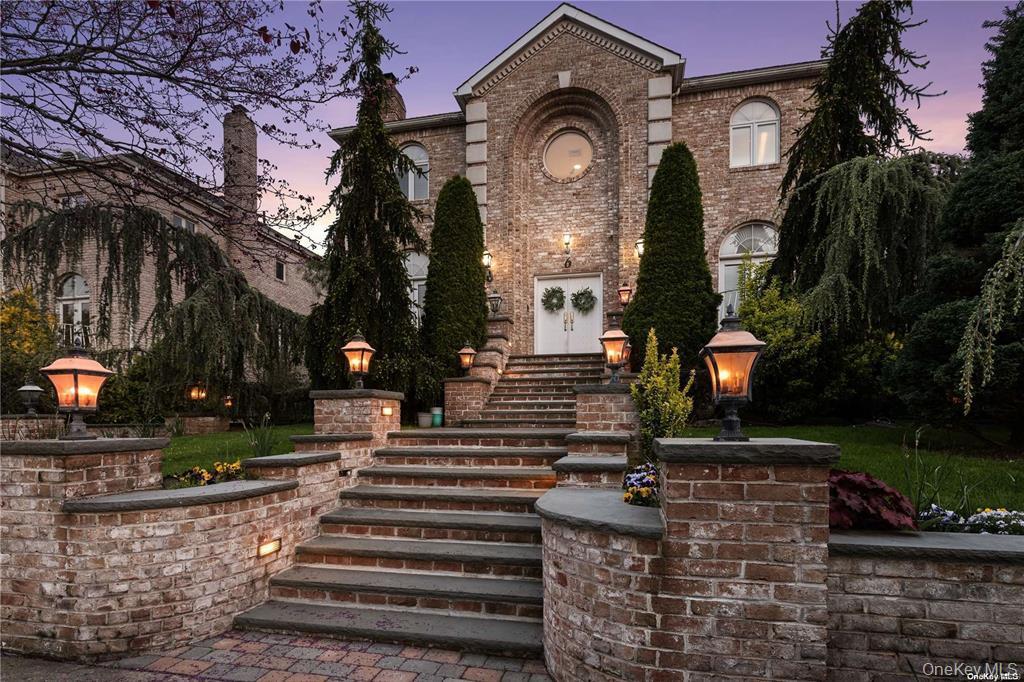 New York, New York 11357, United States, 6 Bedrooms Bedrooms, ,7 BathroomsBathrooms,Residential,Active,8232