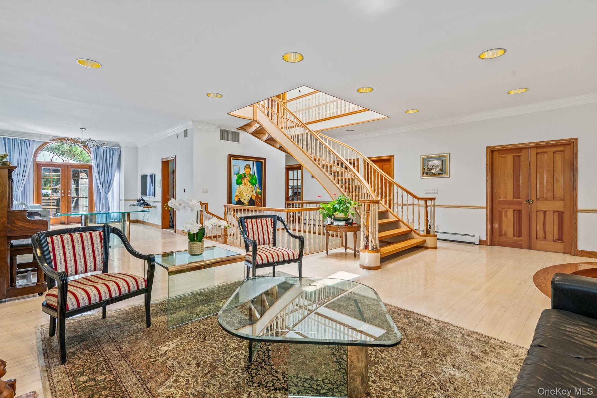 New York, New York 11357, United States, 6 Bedrooms Bedrooms, ,7 BathroomsBathrooms,Residential,Active,8232