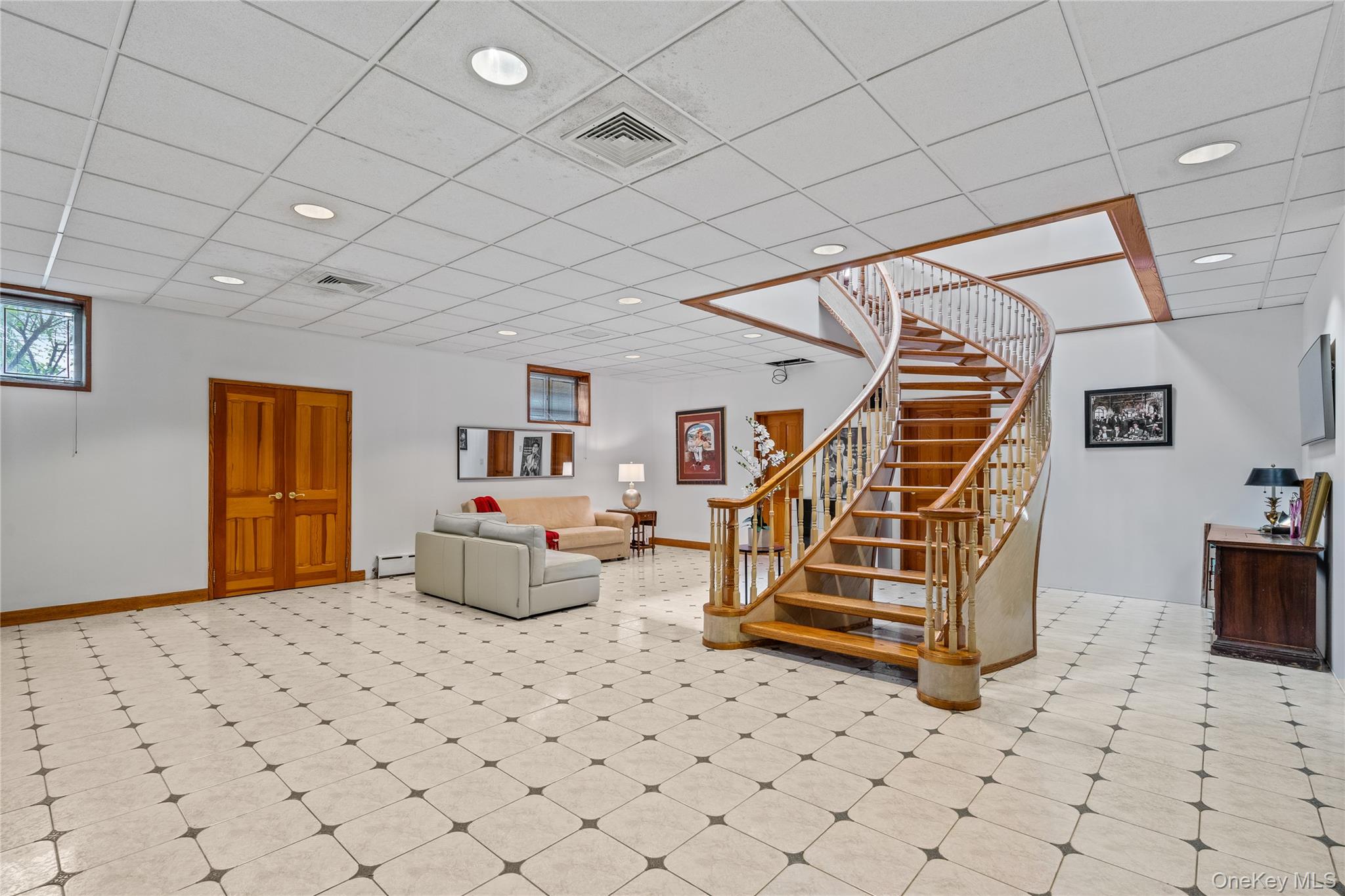 New York, New York 11357, United States, 6 Bedrooms Bedrooms, ,7 BathroomsBathrooms,Residential,Active,8232