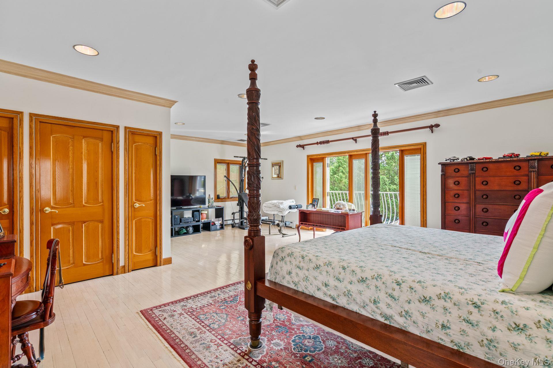 New York, New York 11357, United States, 6 Bedrooms Bedrooms, ,7 BathroomsBathrooms,Residential,Active,8232