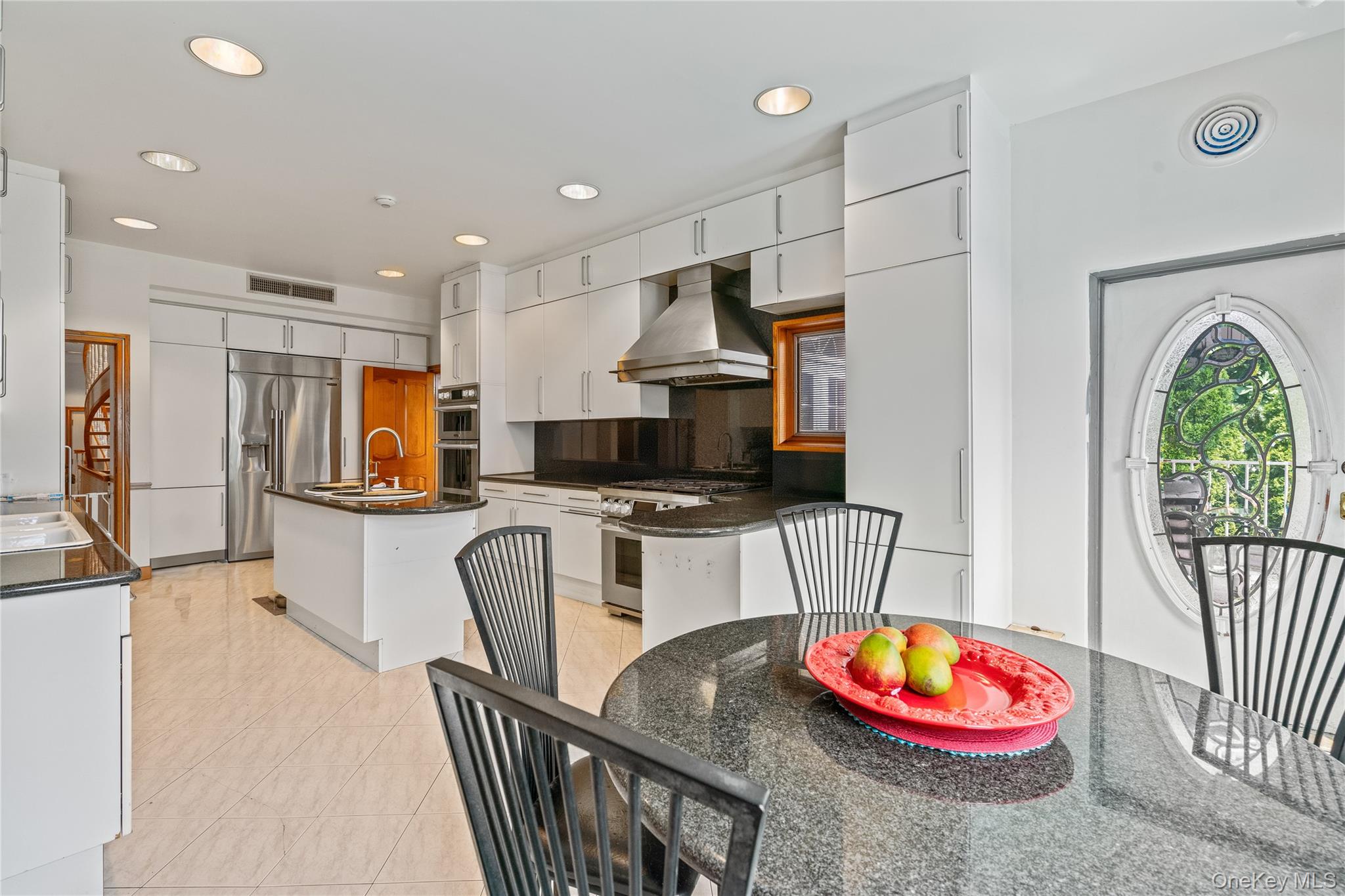 New York, New York 11357, United States, 6 Bedrooms Bedrooms, ,7 BathroomsBathrooms,Residential,Active,8232