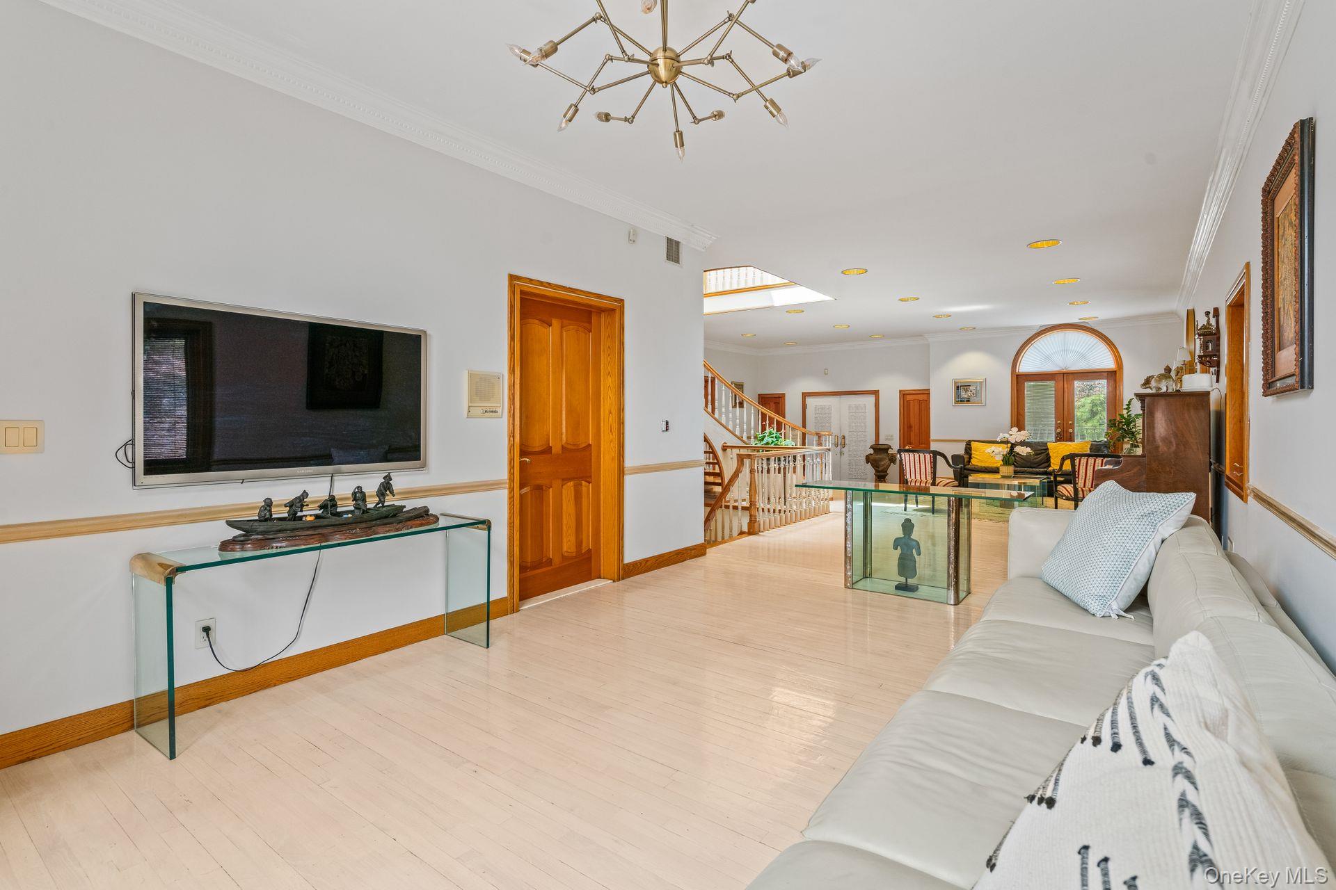 New York, New York 11357, United States, 6 Bedrooms Bedrooms, ,7 BathroomsBathrooms,Residential,Active,8232