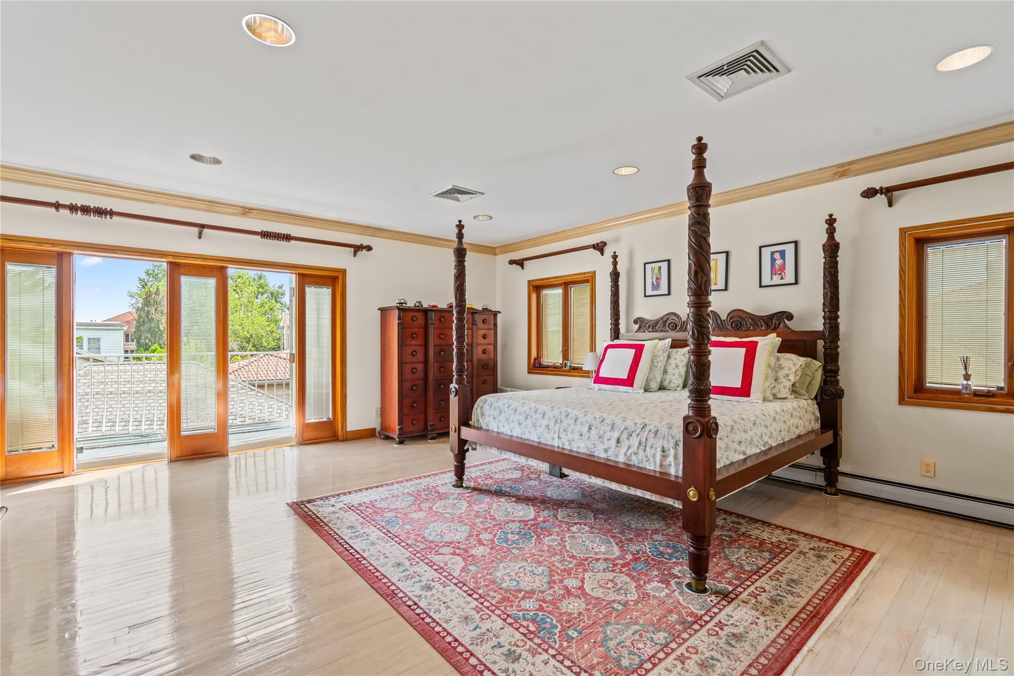 New York, New York 11357, United States, 6 Bedrooms Bedrooms, ,7 BathroomsBathrooms,Residential,Active,8232