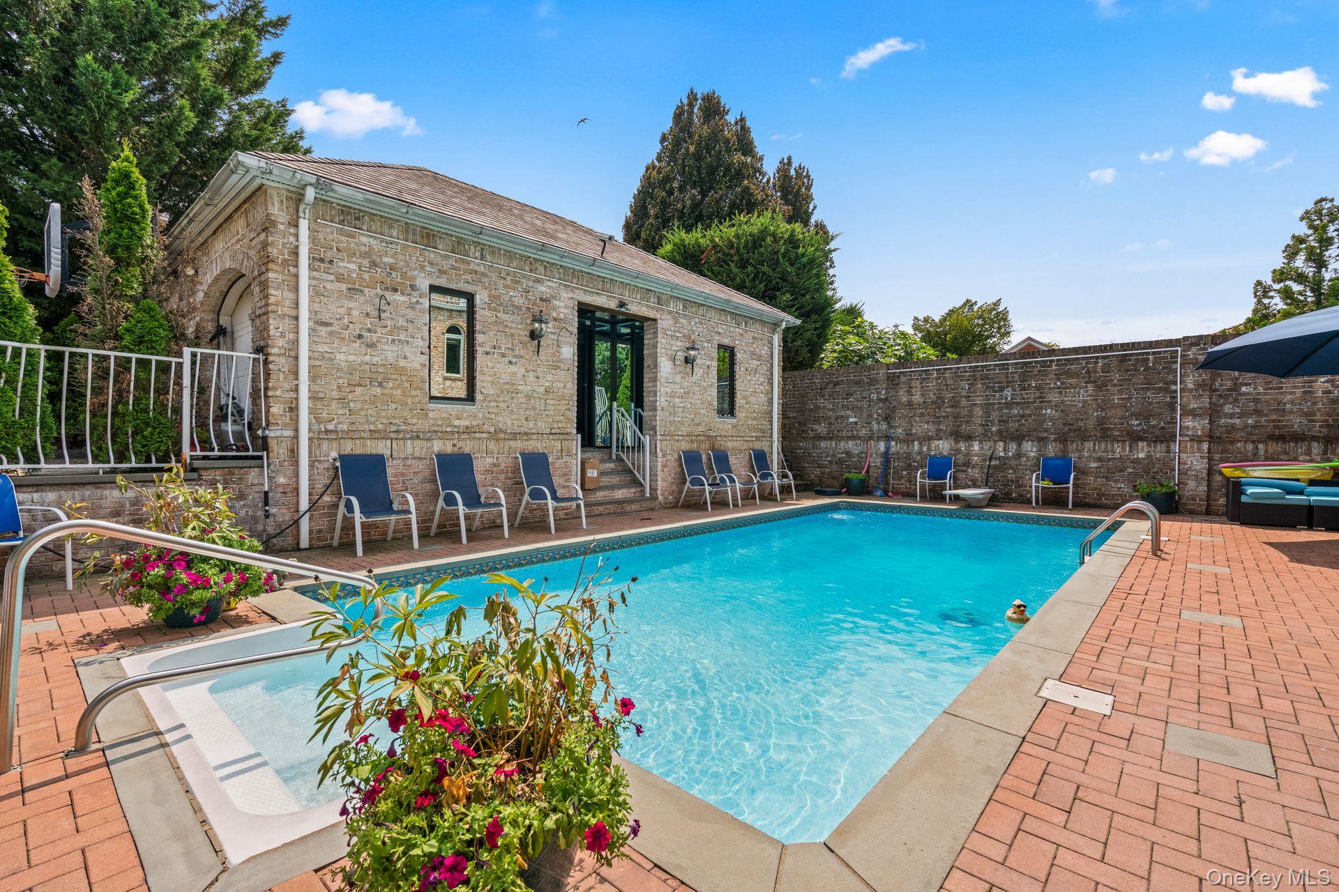 New York, New York 11357, United States, 6 Bedrooms Bedrooms, ,7 BathroomsBathrooms,Residential,Active,8232