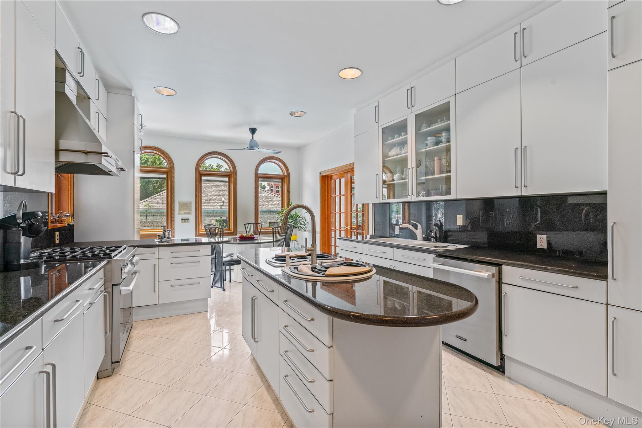 New York, New York 11357, United States, 6 Bedrooms Bedrooms, ,7 BathroomsBathrooms,Residential,Active,8232