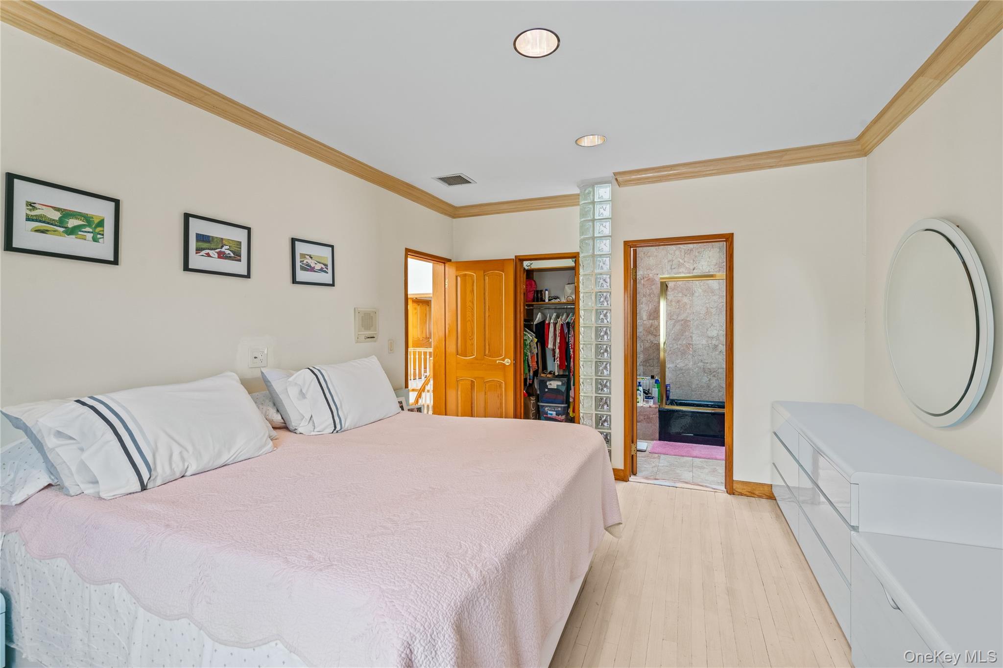 New York, New York 11357, United States, 6 Bedrooms Bedrooms, ,7 BathroomsBathrooms,Residential,Active,8232