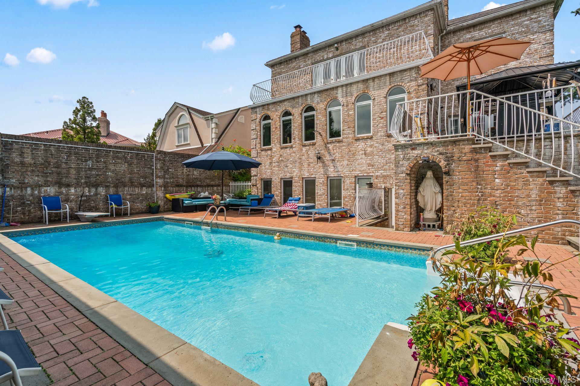 New York, New York 11357, United States, 6 Bedrooms Bedrooms, ,7 BathroomsBathrooms,Residential,Active,8232