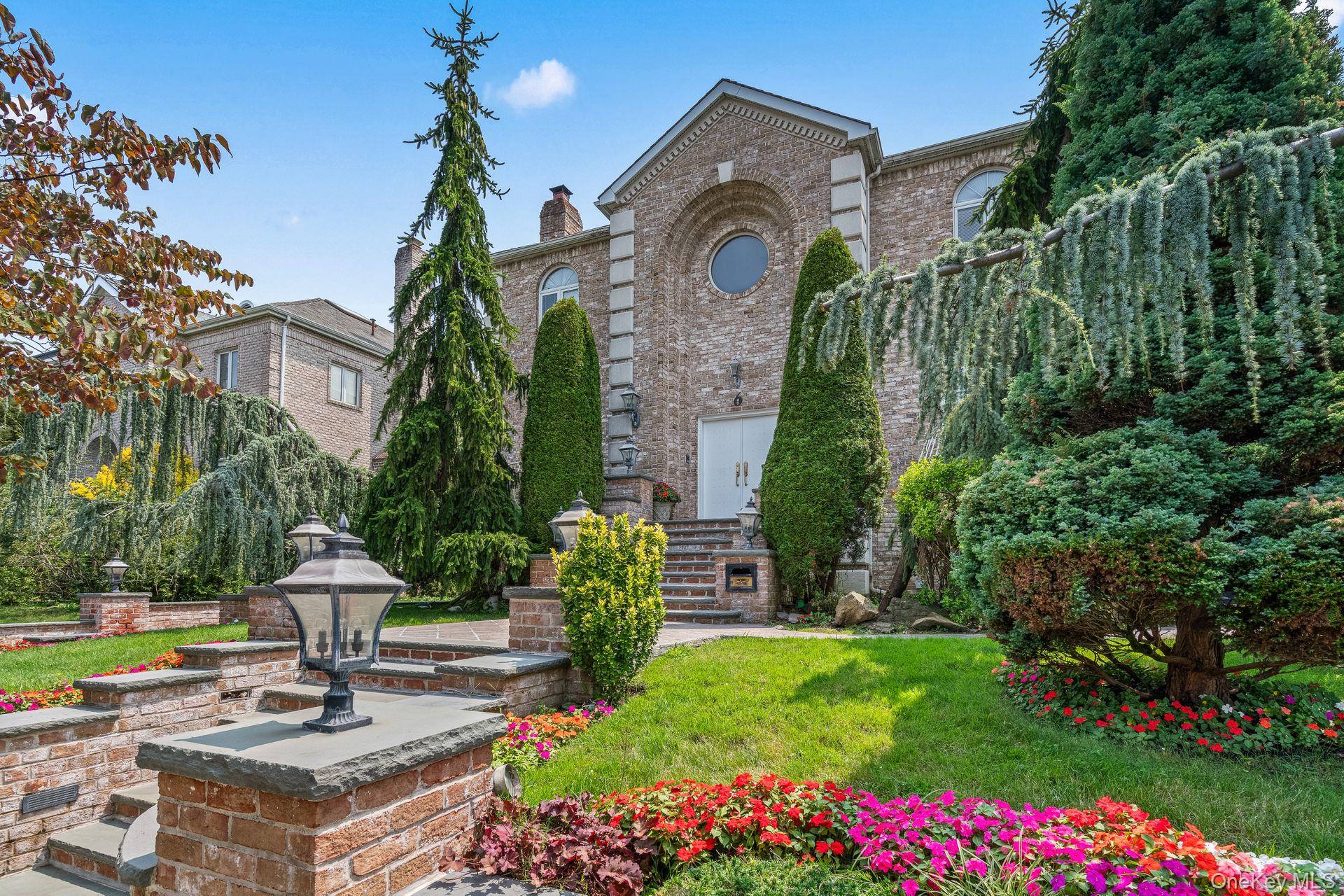 New York, New York 11357, United States, 6 Bedrooms Bedrooms, ,7 BathroomsBathrooms,Residential,Active,8232