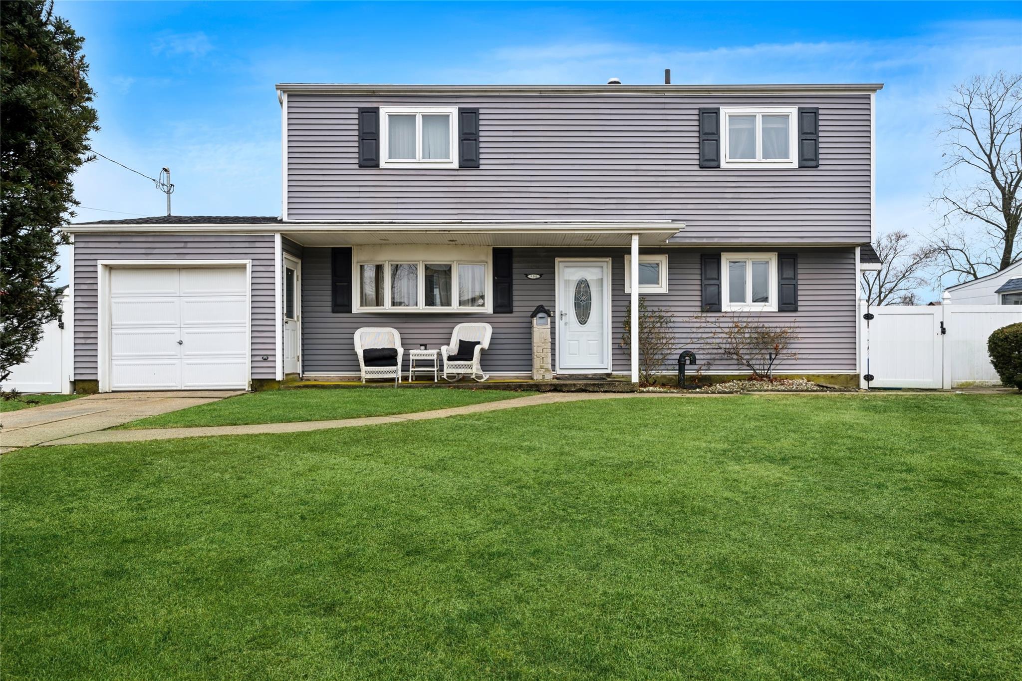 300 W 21st Street, Deer Park, New York image 1