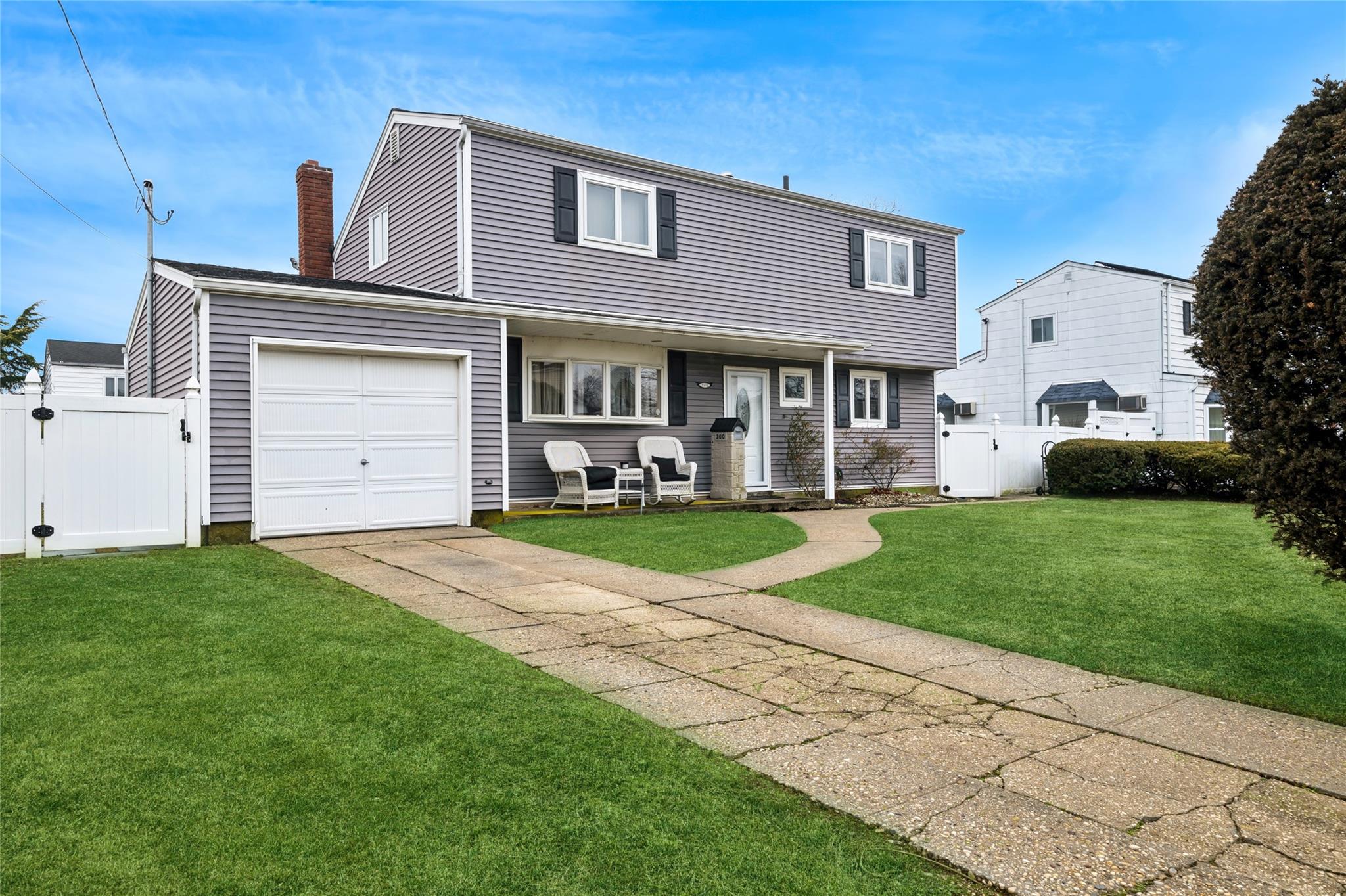 300 W 21st Street, Deer Park, New York image 4