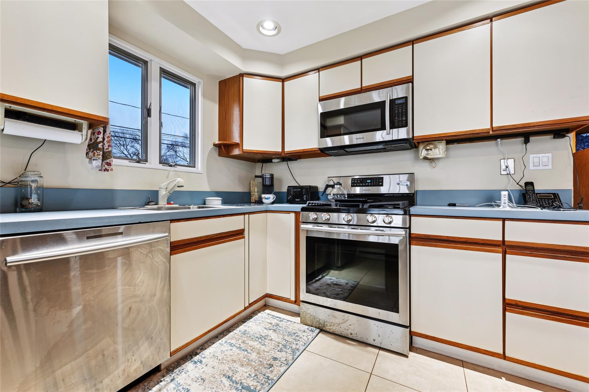 300 W 21st Street, Deer Park, New York image 12