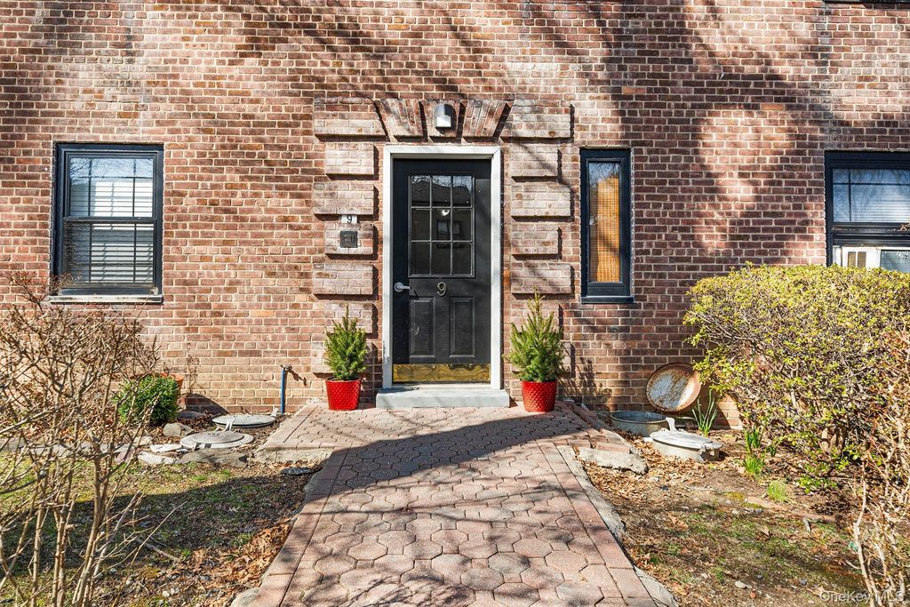 Photo of 9 Manchester Road #2R, Eastchester, NY 10709 (MLS # 997089)