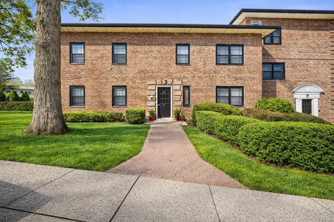 Homes For Sale - 9 Manchester Road #2R<br/> Westchester County, Eastchester, NY 10709