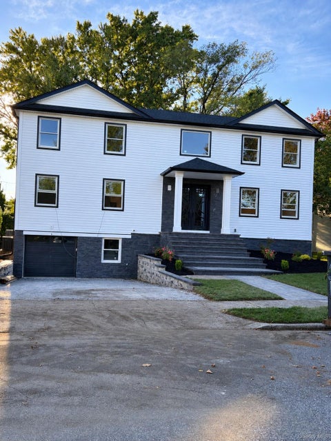 Photo of 11 Delaware Avenue, Jericho, NY 11753 (MLS # 1064217)