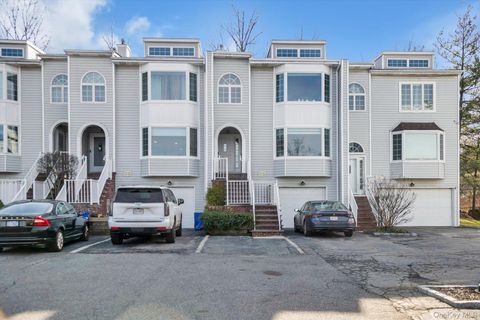 Condo For Sale - 239-48B Oak Park Drive #7B<br/> Douglaston, NY 11362